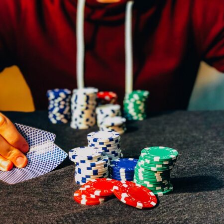Skal du gøre karriere indenfor online casino spil?