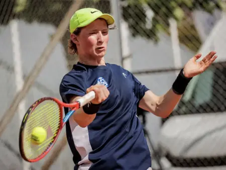 Elmer Møller – Dansk Tennisstjerne på Fremmarch